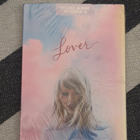 💖 Taylor Swift – Lover (Deluxe Album Version 2) - Picture 2 of 3